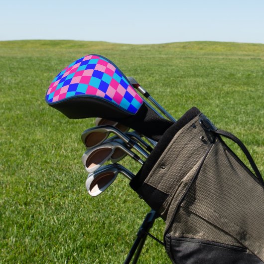 Roze en blauwe geruite print golfheadcover (Insitu)