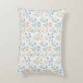 Roze en Blauwe Grandmillennial Floral Accent Kussen (Achterkant (Verticaal))