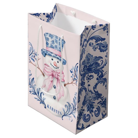 Roze en blauwe Grandmillennial Snowman Medium Cadeauzakje (Voorkant Gekanteld)
