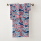 Roze en Blauwe Hand Getrokken Bloemen Block Print Bad Handdoek (Insitu)
