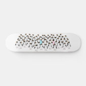 Roze en blauwe pinguïns die elkaars hand vasthoude persoonlijk skateboard (Horizontaal)