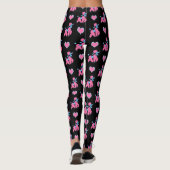 Roze en blauwe roodjes en harten op zwart leggings (Achterkant)