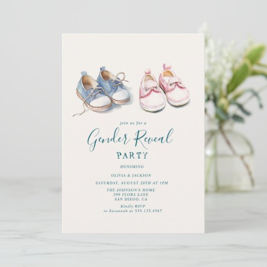 Roze en Blauwe sneakers Gender Reveal Party Kaart (Staand voorkant)