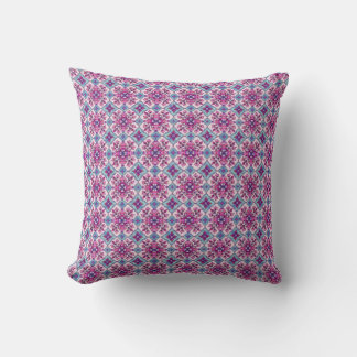 Roze en blauwe tegelontwerp kussen