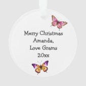 Roze en blauwe vlinder in bloemen gepersonaliseerd ornament (achterkant)