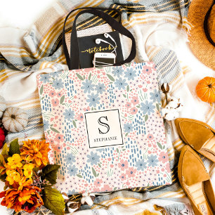 Roze en Blauwe Whimsical Bloemmotief Monogram Tote Bag