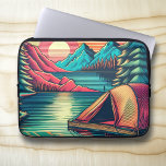 Roze en Blauwgroen Camping Thema Laptop Sleeve<br><div class="desc">Camping thema tablet hoesje. De graphics zijn van een roze en blauwgroen  camping scene met een tent,  zonsondergang,  meer en pijnbomen.</div>