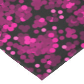 Roze en bordeaux polka dot confetti patroon tafelkleed (Gekanteld)