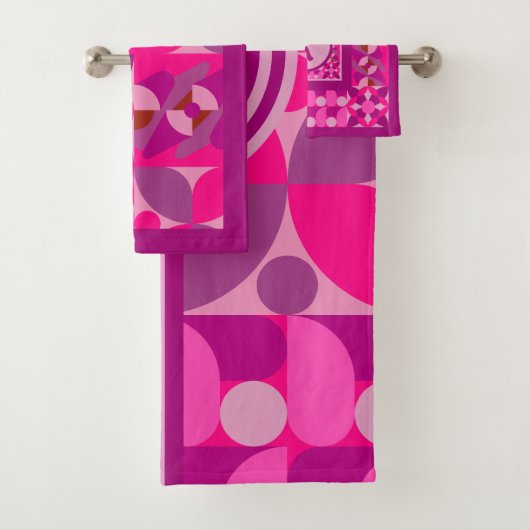 Roze en Bourgondische geometrische Bauhaus-stijl Bad Handdoek (Insitu)