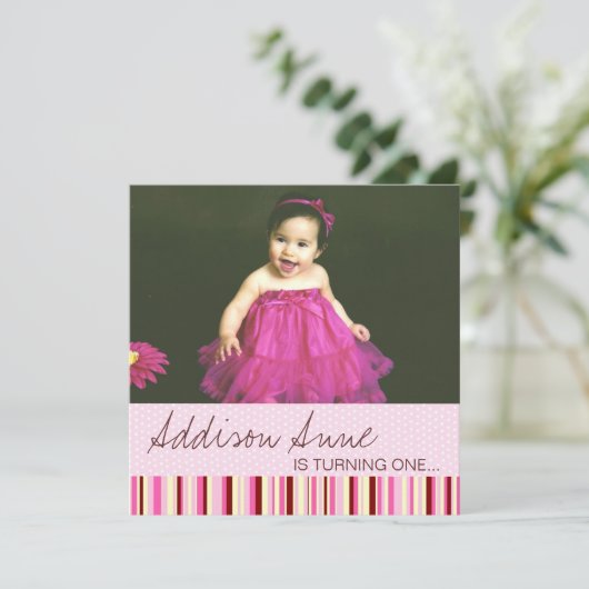 Roze en bruin babymeisje 1e verjaardag uitnodiging (Staand voorkant)