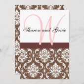 Roze en bruin Damask Monogram Wedding Uitnodiging (Voorkant / Achterkant)