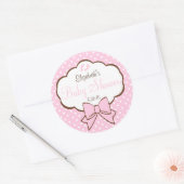 Roze en bruin Polka Dots-Baby shower Ronde Sticker (Envelop)
