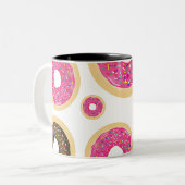 Roze en bruine sprinkhanen donuts Modern Fun Cute Tweekleurige Koffiemok (Voorkant links)