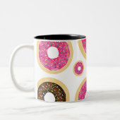 Roze en bruine sprinkhanen donuts Modern Fun Cute Tweekleurige Koffiemok (Links)