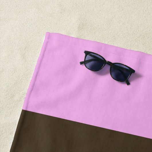 Roze en chocolade bruine strepen van Shirley Taylo Strandlaken (In situ)