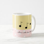 Roze en crème met zwarte muzieknoten koffiemok (Voorkant rechts)
