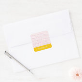 Roze en geel Chevron Line Pattern, gepersonaliseer Vierkante Sticker (Envelop)
