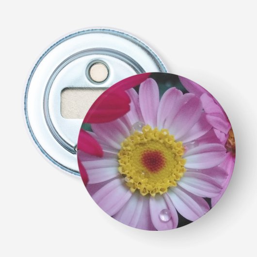 Roze en gele bloem button flesopener (Voorkant)