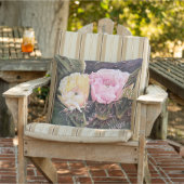 ROZE EN GELE CACTUSBLOEMEN VAN DE DOORNPEER BUITENKUSSEN (Stoel)