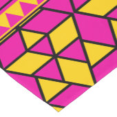 Roze en Gele Driehoeken Patroon Korte Tafelloper (Hoek)