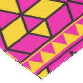 Roze en Gele Driehoeken Patroon Tafelkleed (Gekanteld)