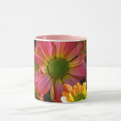 Roze en gele herfstbloemen Mok (Midden)