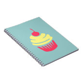 Roze en gele koekjes met Cherry op Bovenkant Notitieboek (Rechterzijde)