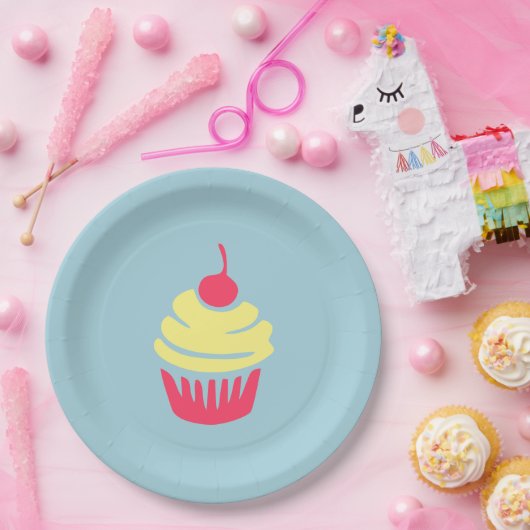 Roze en gele koekjes met Cherry op Bovenkant Papieren Bordje (Feest)