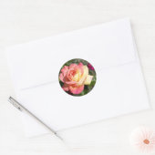  roze en gele rozenbloem. Floral Ronde Sticker (Envelop)