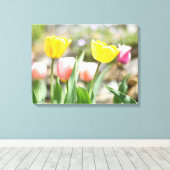 Roze en gele Tulpen Canvas Afdruk (Insitu (Houten vloer))
