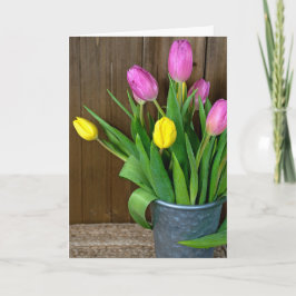 roze en gele tulpen in emmer kaart