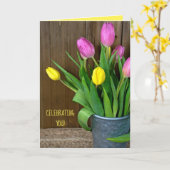 roze en gele tulpen op bucket - verjaardag kaart (Gele Bloem)