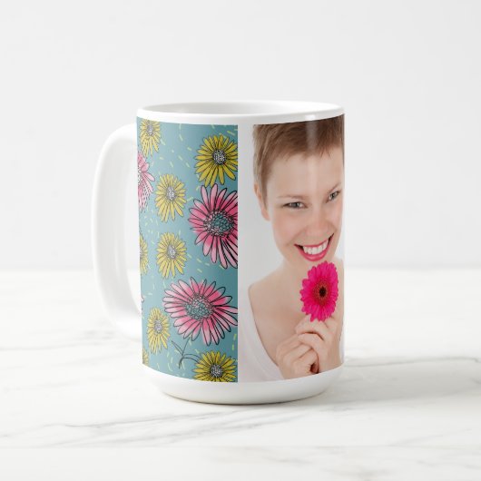 Roze en gele Whimsical Daisy Custom Photo Koffiemok (Voorkant links)