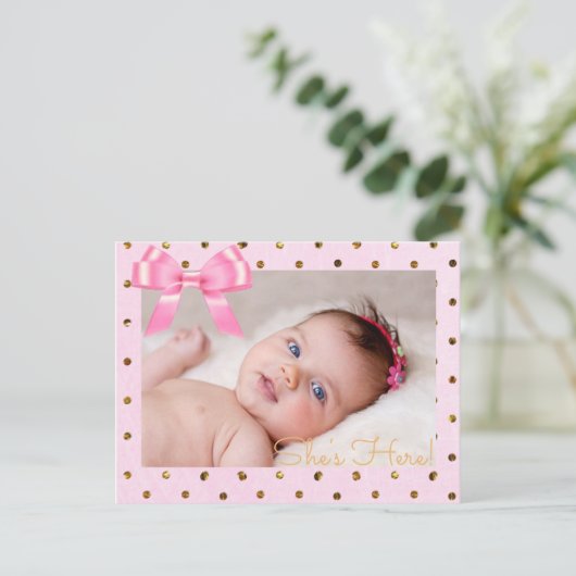 Roze en Gold "Ze is hier" Aankondiging geboorte (Staand voorkant)