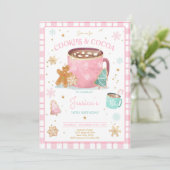 Roze en gouden kerstkoekjes en cacao van de dag kaart (Staand voorkant)