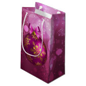 Roze en gouden kersttas met kleine cadeautjes klein cadeauzakje (Achterkant Gekanteld)