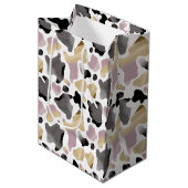 Roze en Gouden Koe Print Verjaardag Gift Bag Medium Cadeauzakje (Voorkant Gekanteld)
