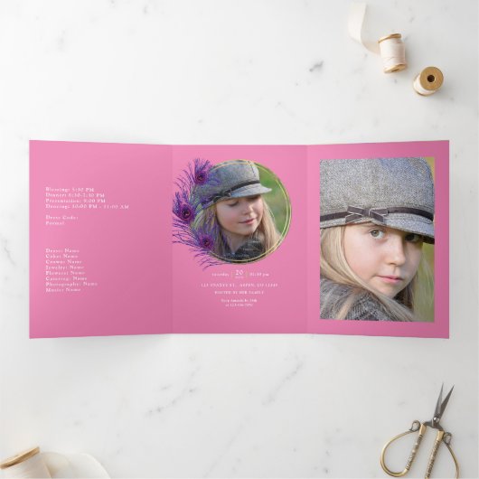Roze en gouden pacock Quinceañera Drieluik Uitnodiging (Binnen)