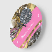 Roze en goudverven grote klok (Hoek)