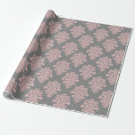 Roze en grijs damast patroon cadeaupapier<br><div class="desc">Een prachtig vrouwelijk roze damast over een grijze achtergrond.</div>