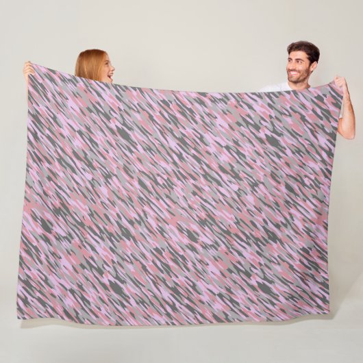 roze en grijs groene camouflage abstract fleece deken (In situ)