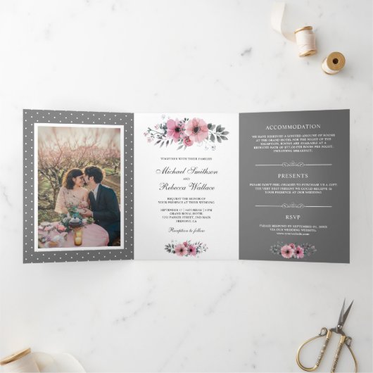 Roze en Grijs Waterverf Bloemen Foto Bruiloft Drieluik Uitnodiging (Binnen)