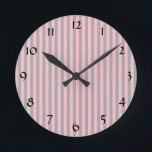 Roze en grijze band ronde klok<br><div class="desc">Afwisselend roze en grijs gestreepte patroon. Roze en grijze strepen.</div>