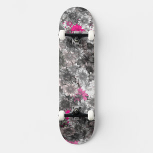 Roze en grijze bloemen persoonlijk skateboard