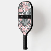 Roze en Grijze Camouflage Jouw naam Personaliseren Pickleball Paddle (Links)