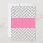 Roze en grijze Chevron Baby Shower Invitaties Kaart (Achterkant)