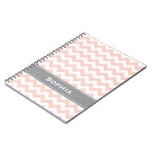 Roze en grijze Chevron Spiral Notebook Journal Notitieboek (Linkerzijde)