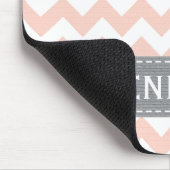Roze en grijze Chevron Striped Mousepad Muismat (Hoek)