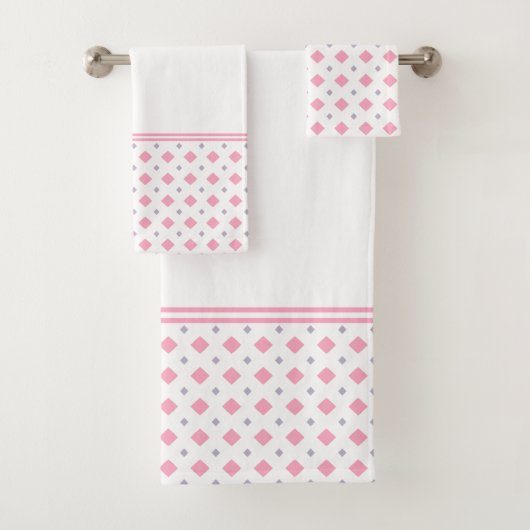 Roze en grijze diamantpatroon bad handdoek (Insitu)