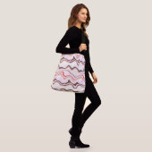 Roze en grijze golvende strepen crossbody tas (Op model)